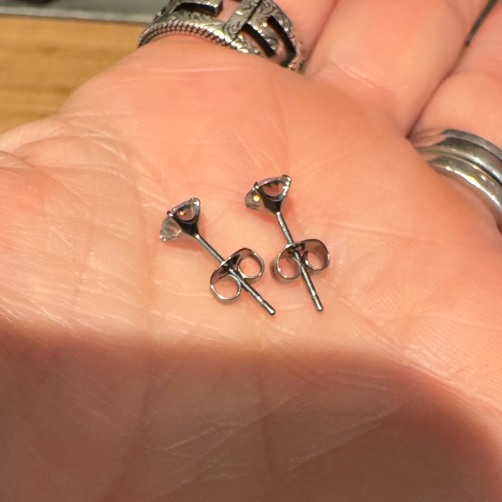 1 ctw rainbow iridescent moissanite earrings - Picture 3 of 4